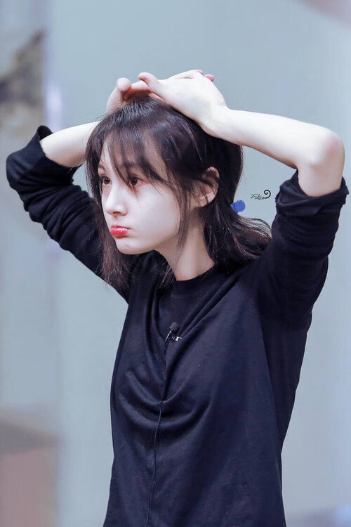 九游娱乐APP-_光影滑板表演：用速度点燃视觉盛宴_，第102集_滑板时光