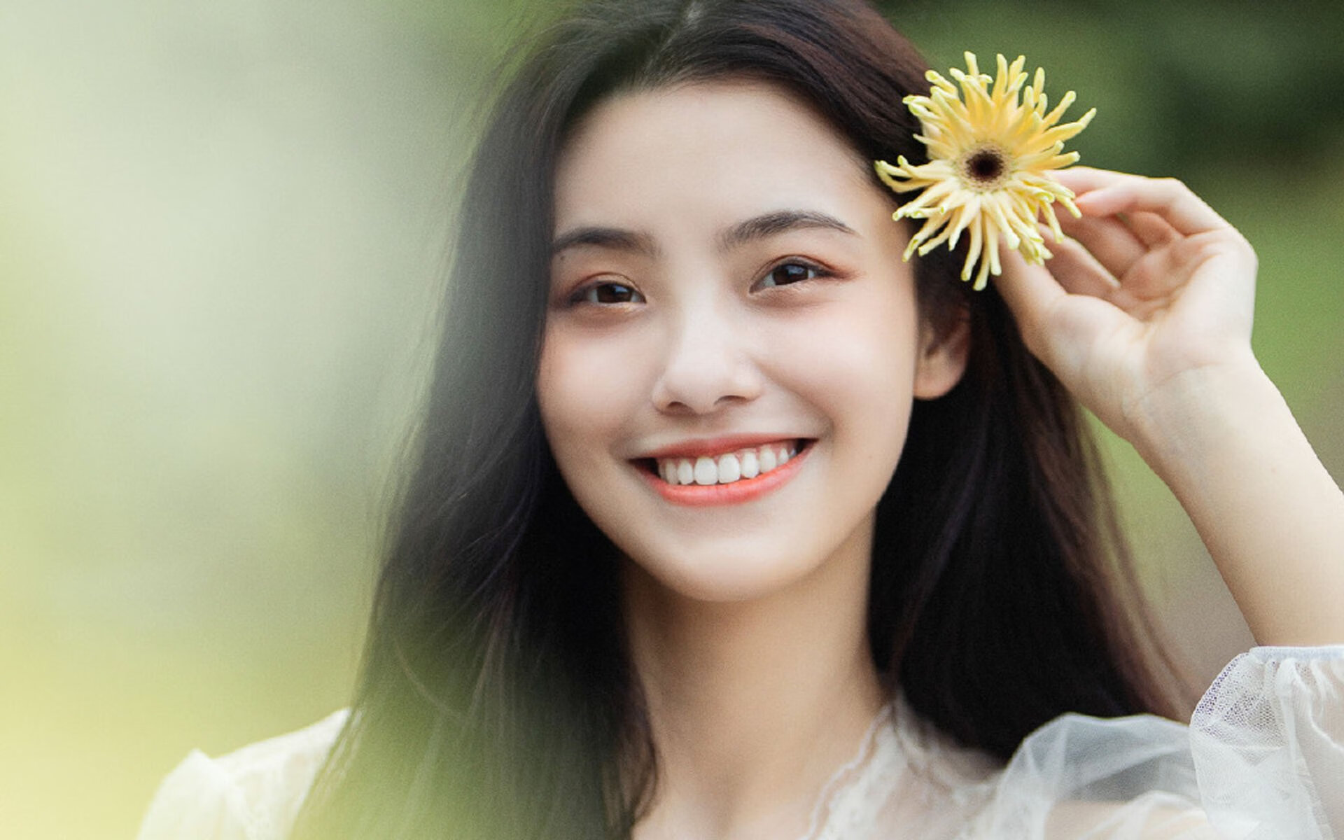 校园足球活动蓬勃发展激发兴趣,校园足球开展的优势和存在问题