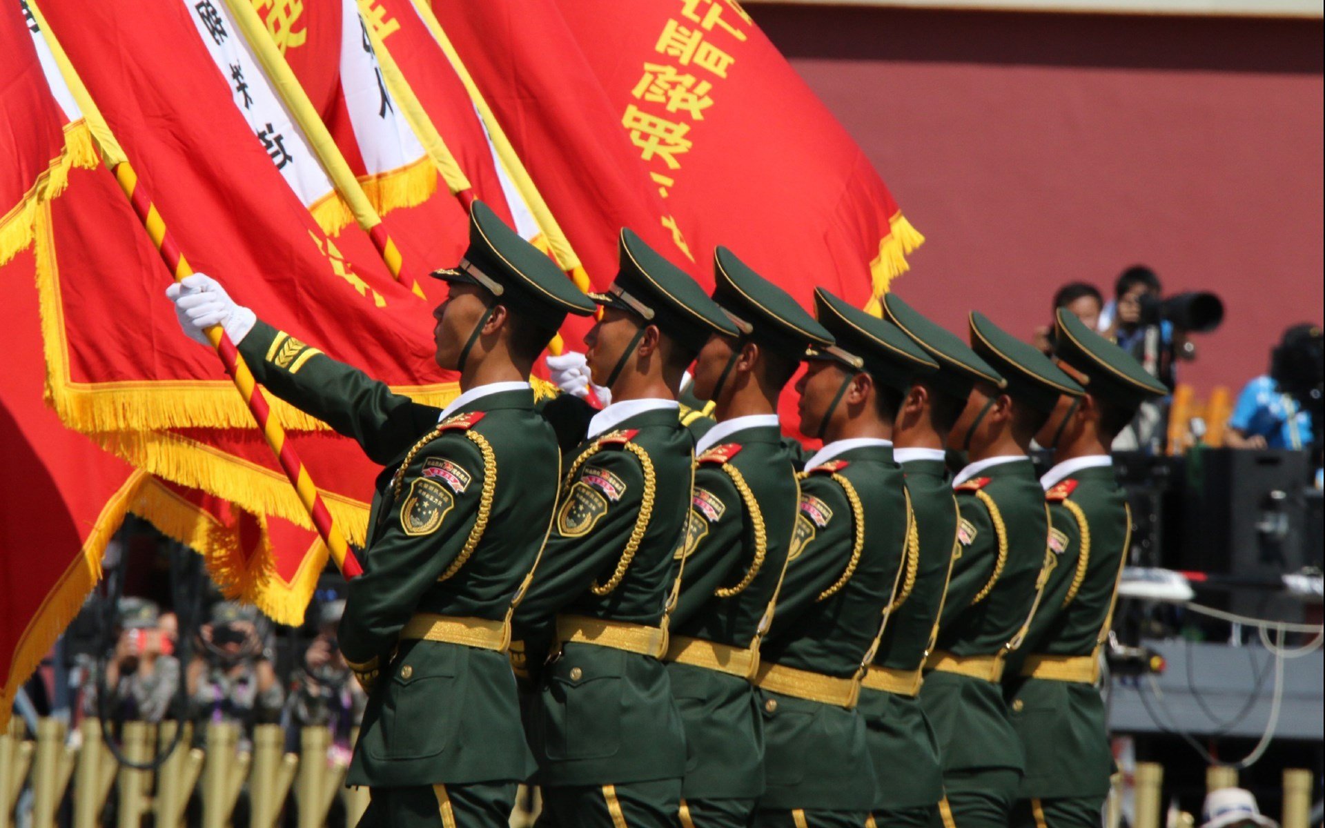 尤文图斯引援不断，中场实力显著获增强